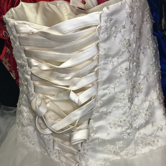 Brand NEW wedding dress/gown with corset/Veil set - Picture 5 of 7